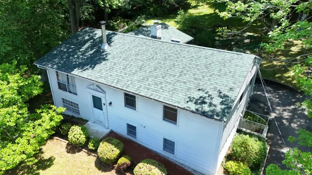 work photo from seacoastroofingct.com