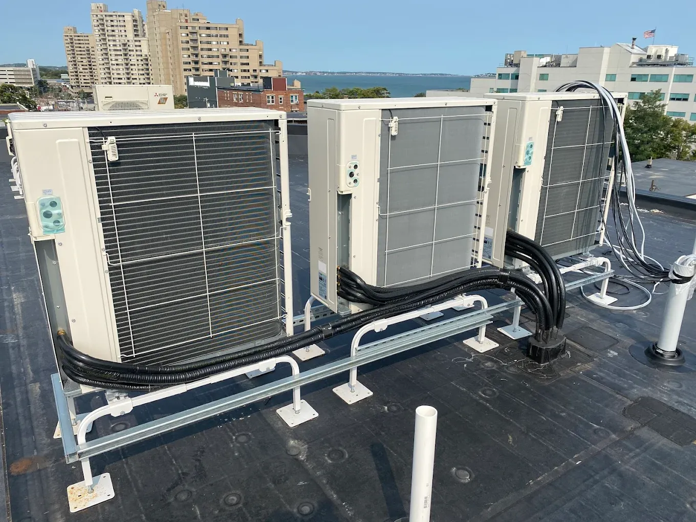 Rooftop HVAC unit installed by Castlebee