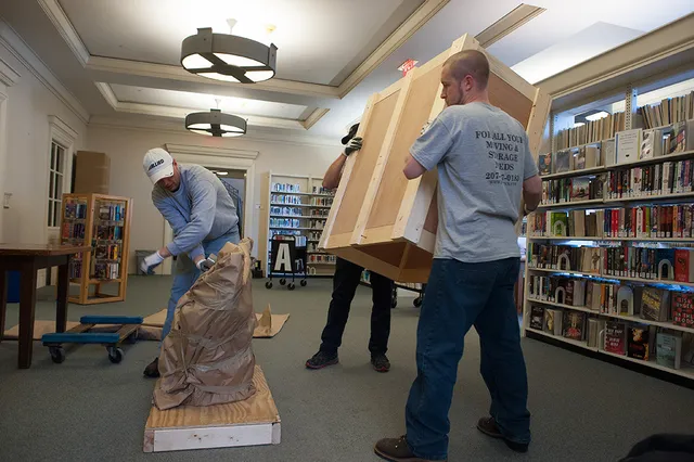 Fox and Ginn Movers work photo