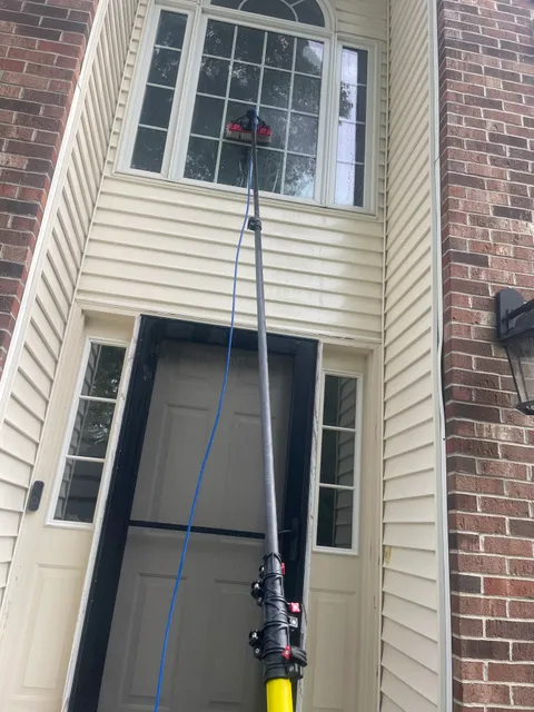 Luis Gutter Clean, Soft Wash, Power Wash work photo