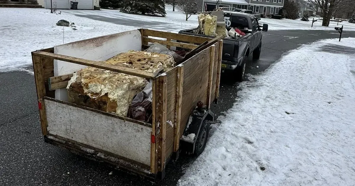 work photo from alvarezjunkremoval.com
