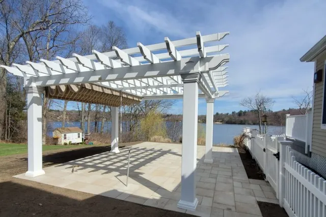 Hardscape: Walkways, Patios, Retaining Walls & Outdoor Living