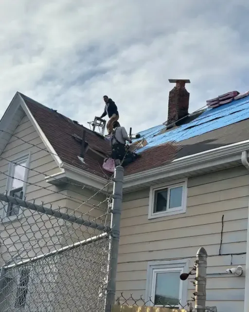 work photo from roofinglynn.com