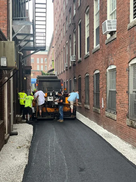 work photo from bobmuldoonpaving.com