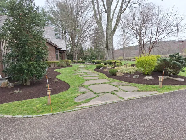 work photo from djlandscapingservicesllc.com
