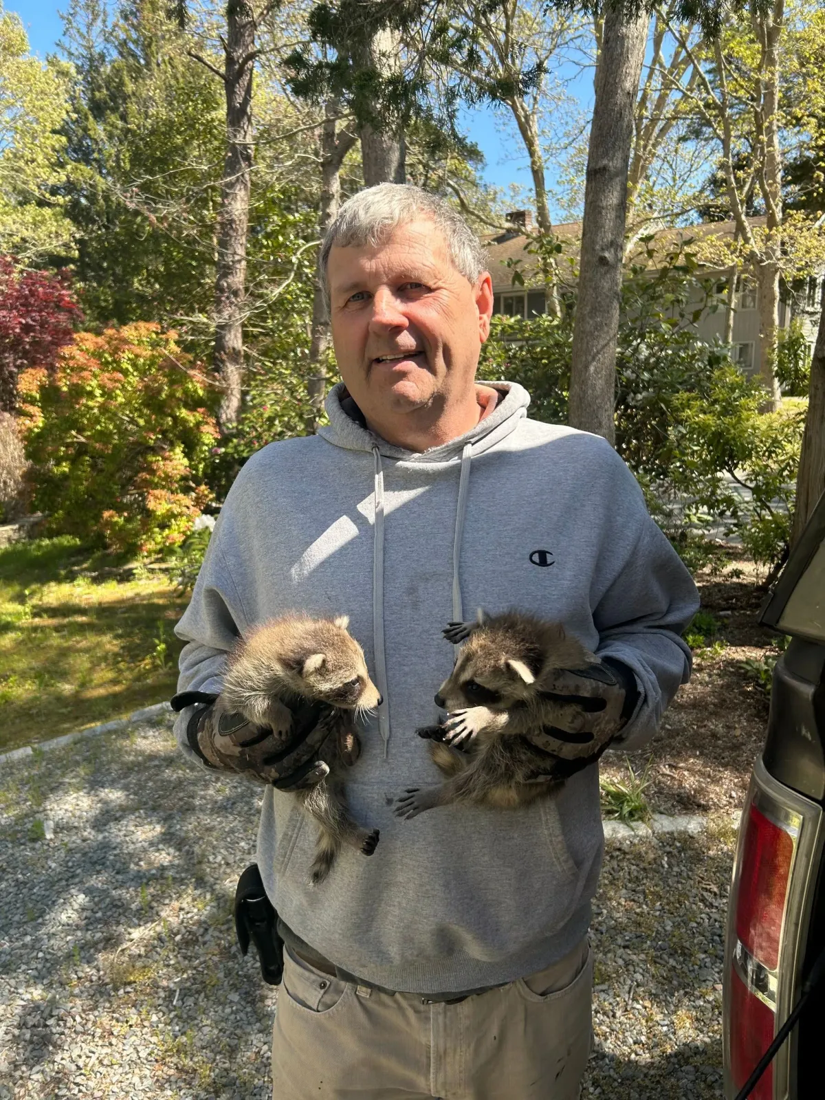 work photo from firstcallanimalandpestcontrol.com