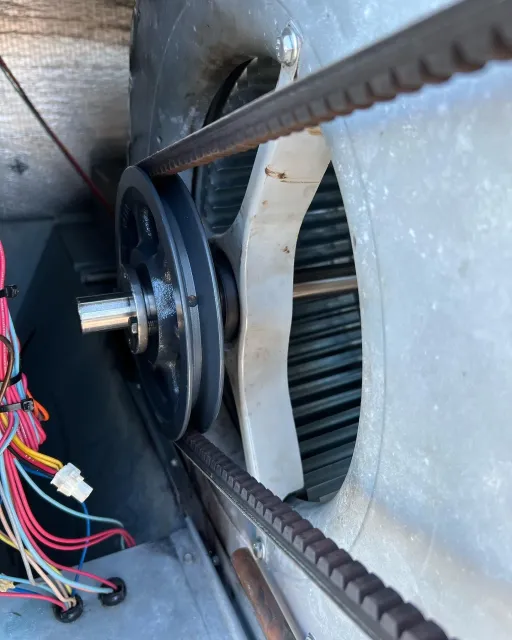 A close up of a motor with a belt attached to it