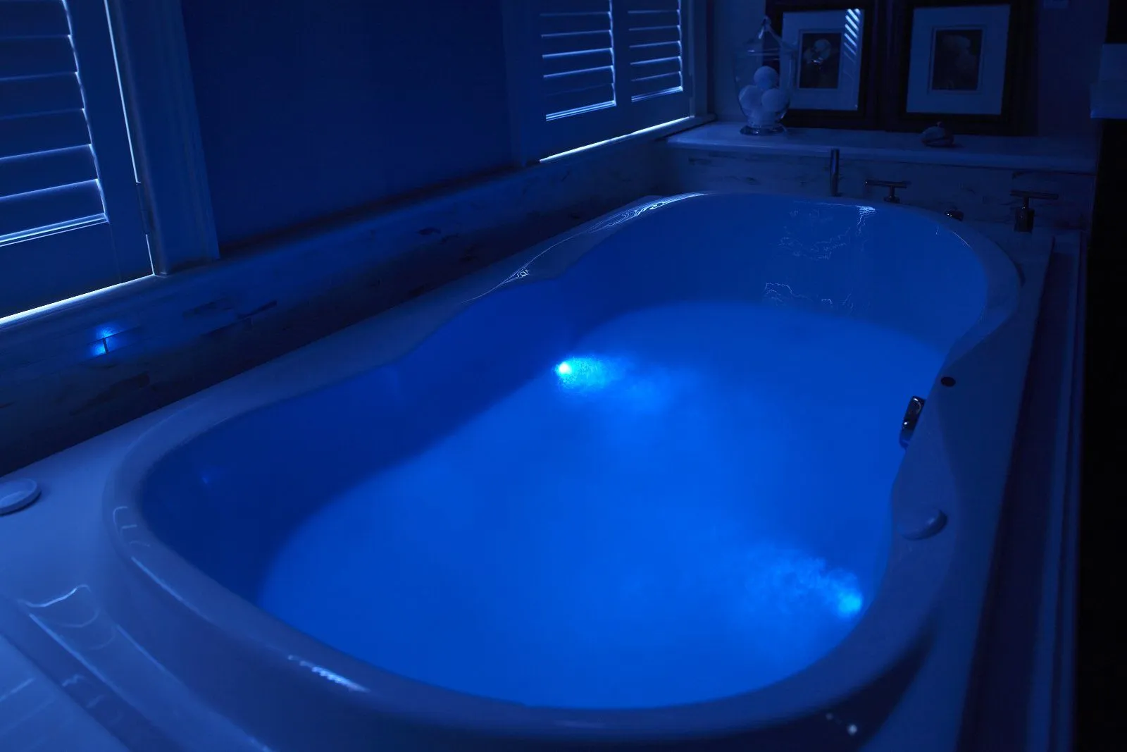 Installed whirlpool tub with chromotherapy lighting