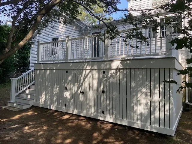 White deck
