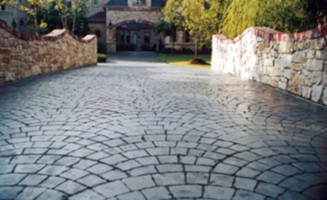 Cobblestone-pattern stamped concrete estate driveway