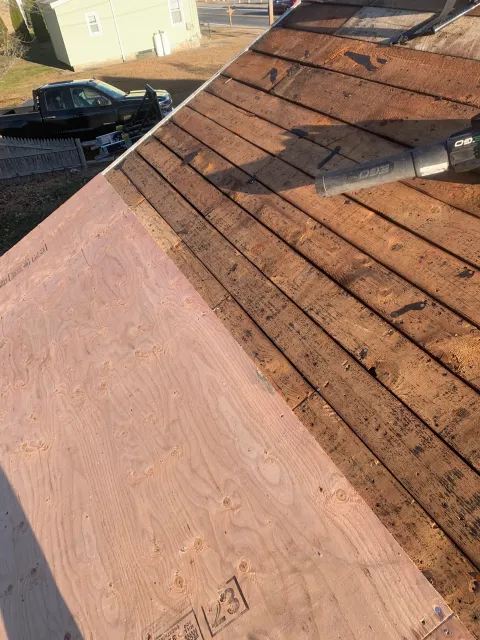 work photo from newenglandroofingri.com