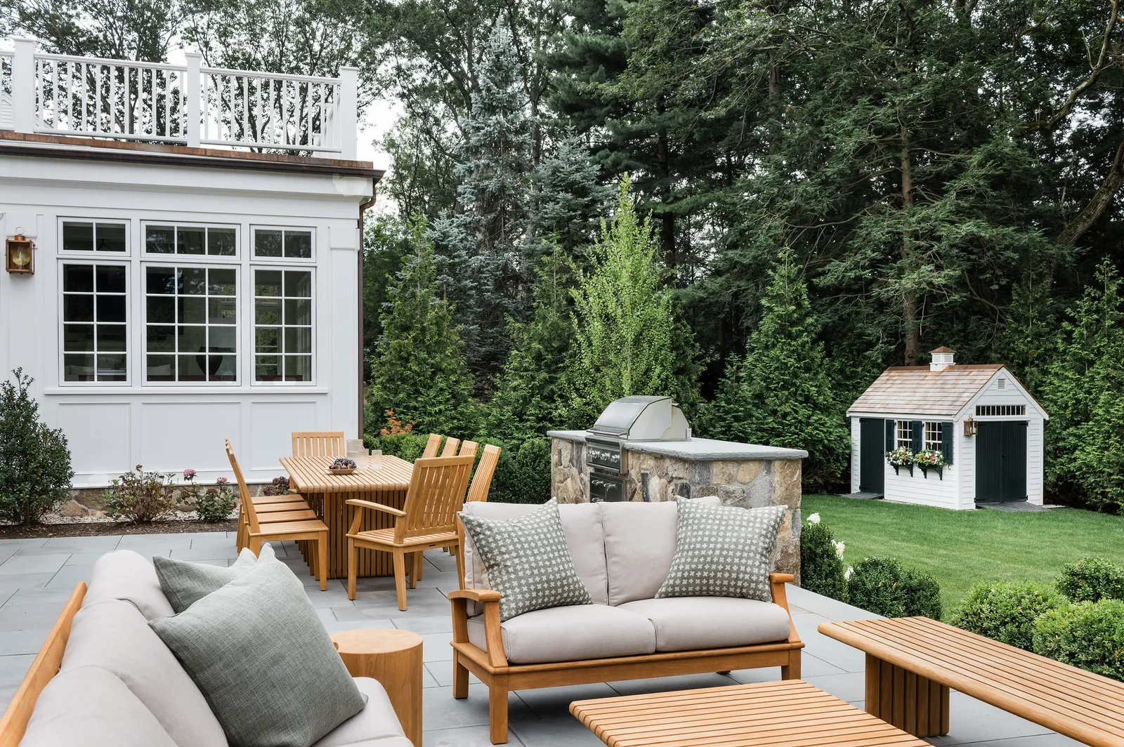 Firing up the grill for Labor Day weekend. Custom outdoor living makes entertaining easy.
Photography: @joyellewest 
Interior Design: @barkoffcoppola.interiors 
Architect: @patrickahearnarchitect 
#LaborDayWeekend #LaborDayBBQ #OutdoorLiving #OutdoorKitchen #BackyardDesign #OutdoorEntertaining #LuxuryOutdoorLiving #CustomHome #CustomHomeBuilder #LuxuryHome #LuxuryHomes #HomeInspiration #NewEnglandHomes #MassachusettsHomes #FineHomebuilding