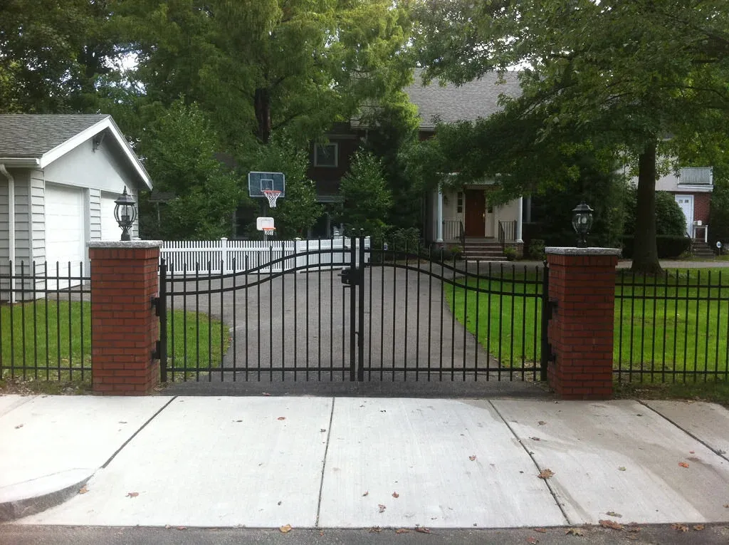 aluminum Estate gate in Brookline2.jpg