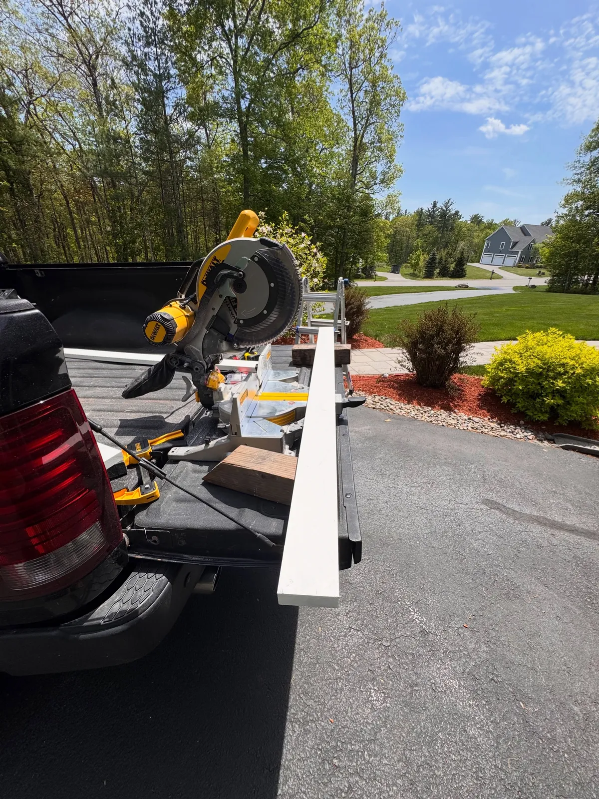 Banging out some new window trim in this HEAT 🔥🔥 over on Heritage Hill in Windham 💪🏼 Busy week!