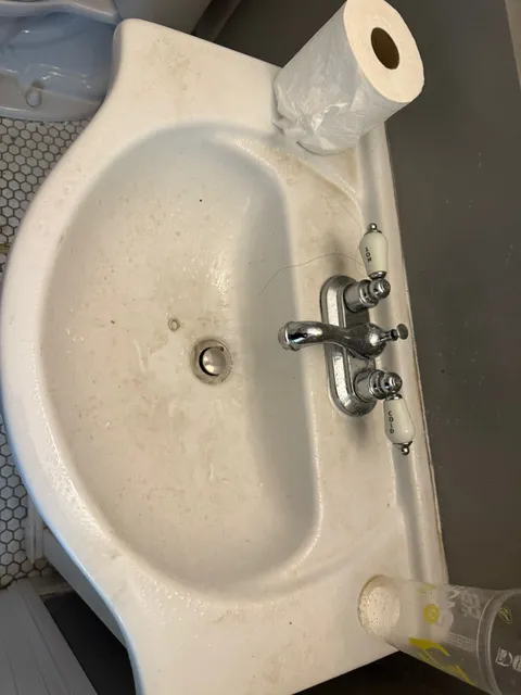 Bathroom before cleaning