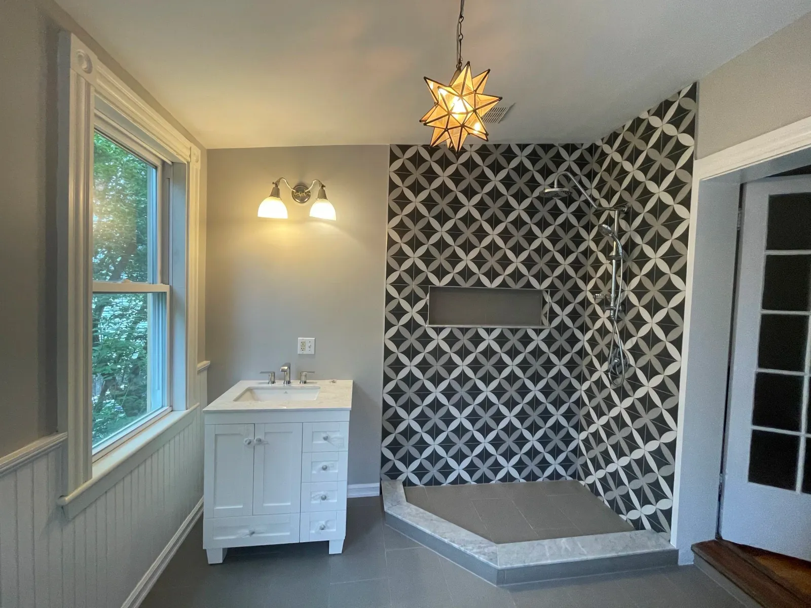 Grey&WhiteBathroom.jpg
