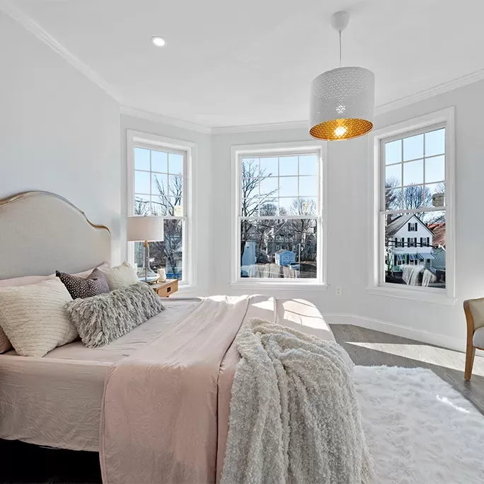 a picture of a bedroom