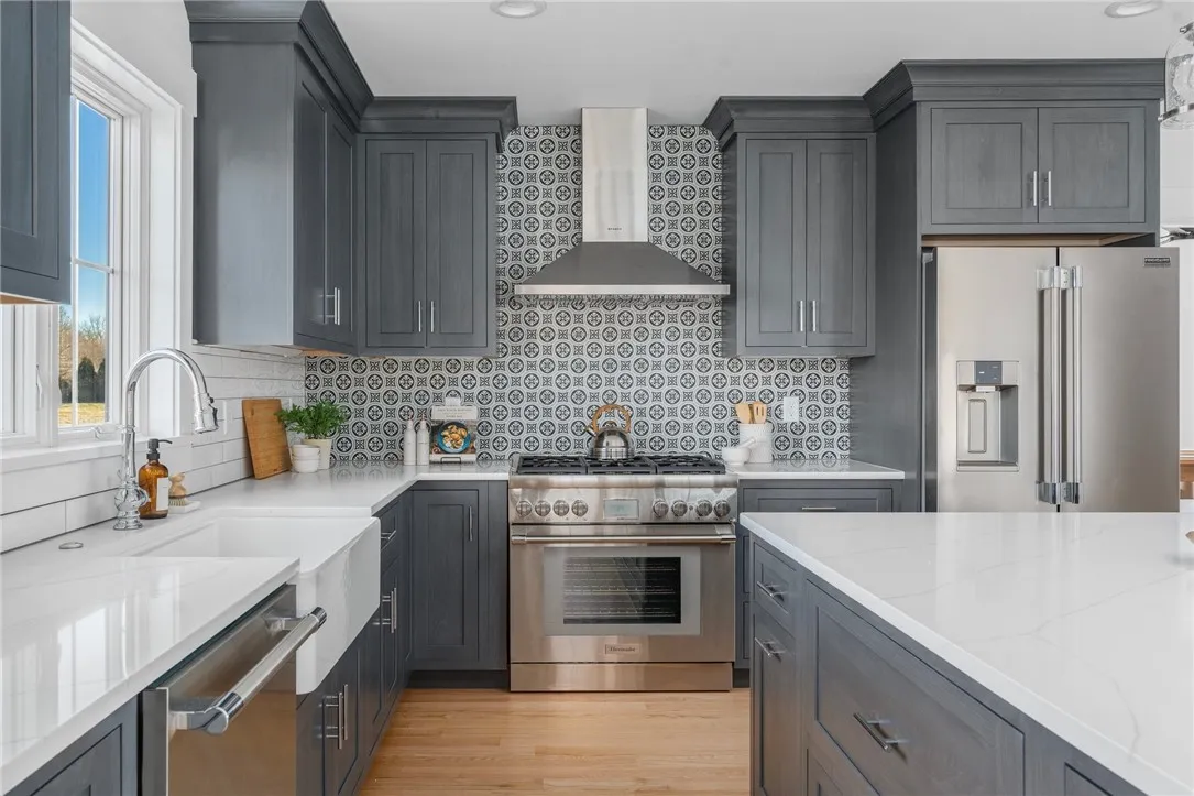 middletown-ri-prospect-kitchen-remodel-gray-cabinets-quartz-countertops