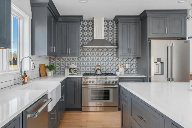 middletown-ri-prospect-kitchen-remodel-gray-cabinets-quartz-countertops