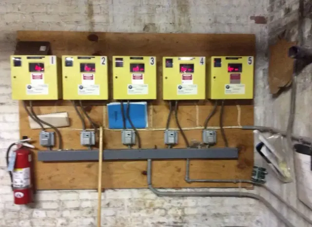 close air conditioning repair repairman on