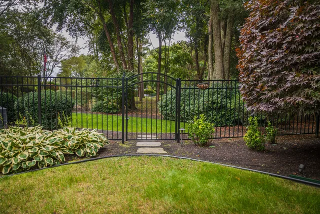work photo from fenceprosdirect.com