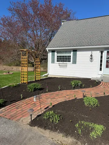 Seasonal Cleanup and Mulching