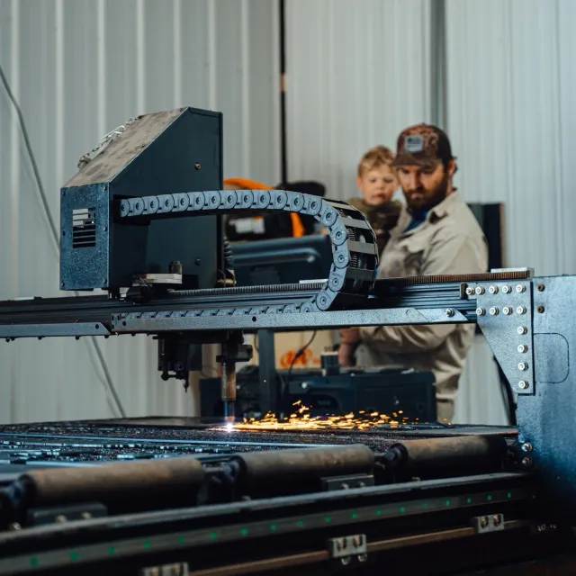 Showing my son how it's done with the CNC Plasma cutter. 

Happy International Family Day!

For any project inquiries please email contact@chadwickwelding.com

#arclight #maine #mainewelder #cncplasmacutter 

Arclight | Maine Welding | CNC Plasma Cut