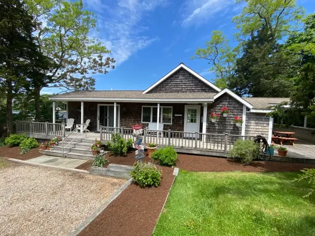 mulch installation, plant installation, south plymouth, sandwich, buzzards bay, sagamore, cape cod, ma