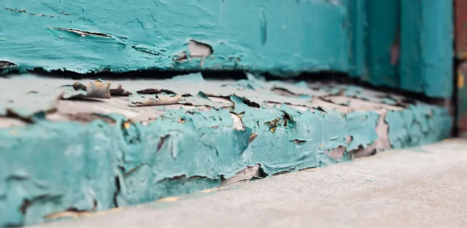 a lead paint on door frame cracking