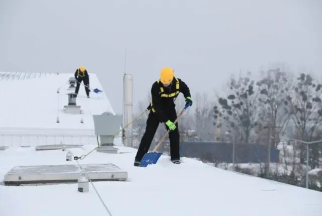 commercial-roof-snow-removal-somerville-ma