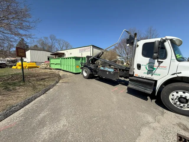 Clean 15-yard dumpster top view