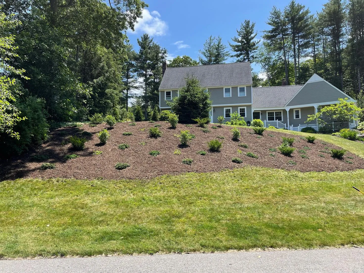 Great work by our crew transforming this overgrown garden bed! We removed all of the existing growth and installed new plantings for our longtime customer in Dover
.
.
.
#landscaping #landscape #hardscape