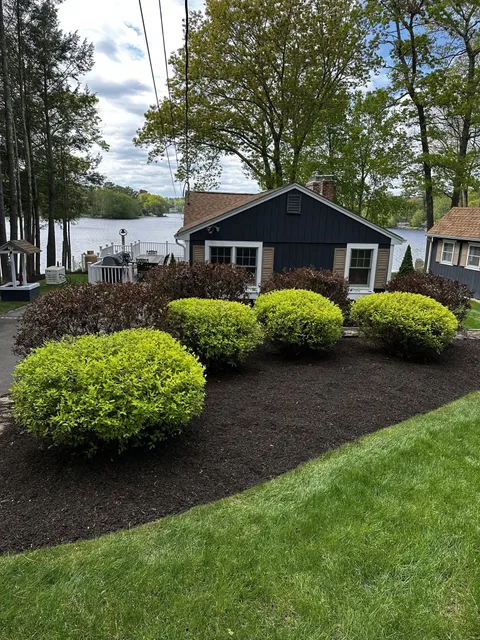 work photo from limitlesslandscapeconstruction.com