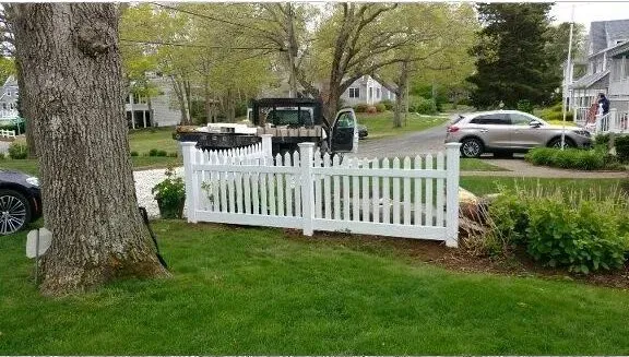 work photo from accuratefencecapecod.com