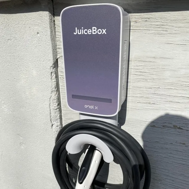 All juiced up ⚡️🔋🔌🚙

JuiceBox 32 for a Toyota Prius 🤙