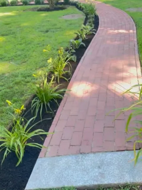 Another landscape brought to life! 🌸🌸🌸 

We recently completed this plant installation in Duxbury,MA. Adding fresh color and texture that will thrive years to come!