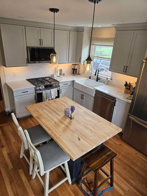 The Renovation Guys work photo