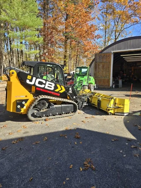 JCB skid steer side view