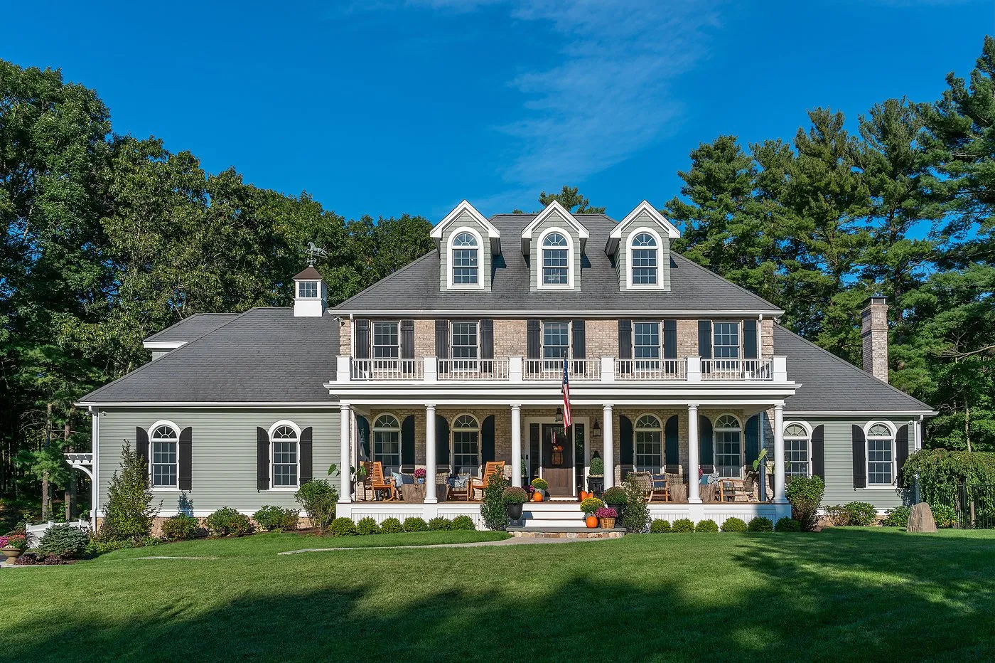 Colonial home exterior painting