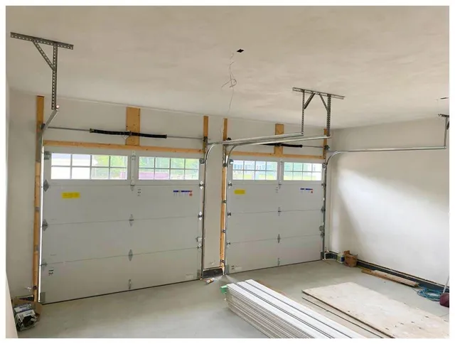 work photo from bluefinlocksmithandgaragedoors.com