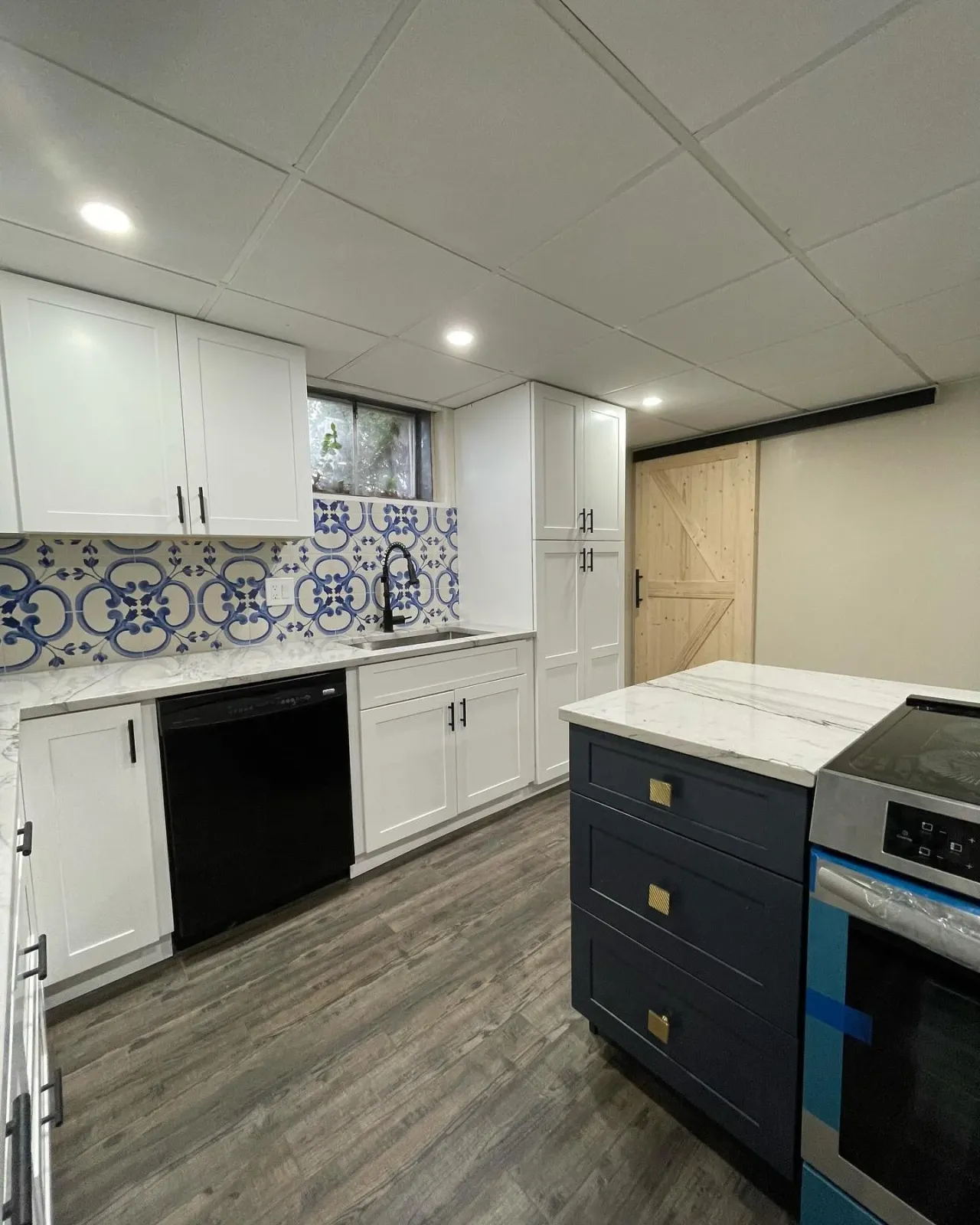 Just wrapped up in Peabody! Partially finished basement converted into an Accessory Dwelling Unit. A full kitchen and bath along with 2 Bedrooms accompany this unit, maximizing its potential to its fullest! 

Reach out today for all of your construct