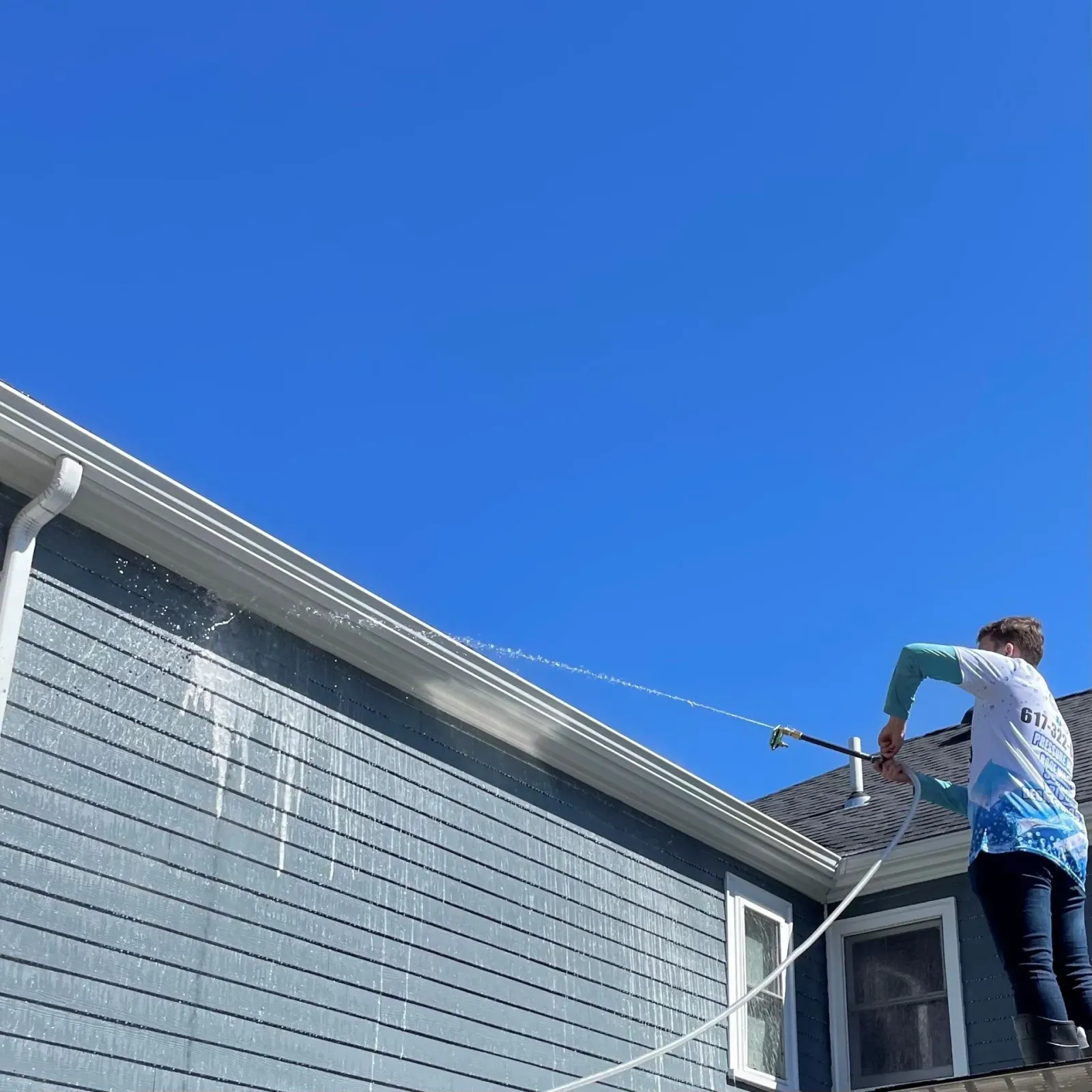 Building Glass Wiping — Saugus, MA — Arrow Property Services