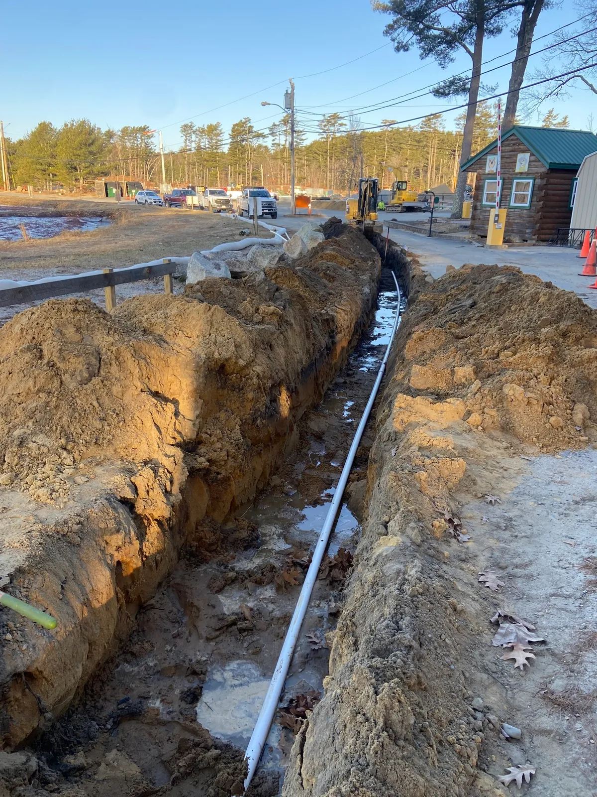 Utility trench excavation with pipe installation