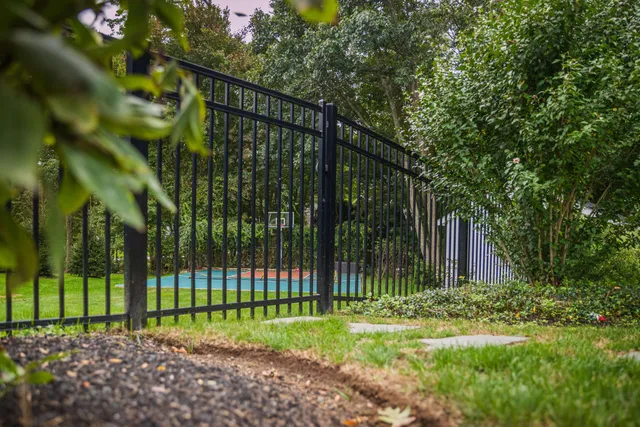 work photo from fenceprosdirect.com