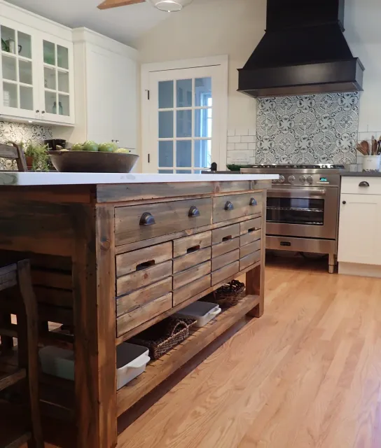 RUSTIC-CHIC KITCHEN