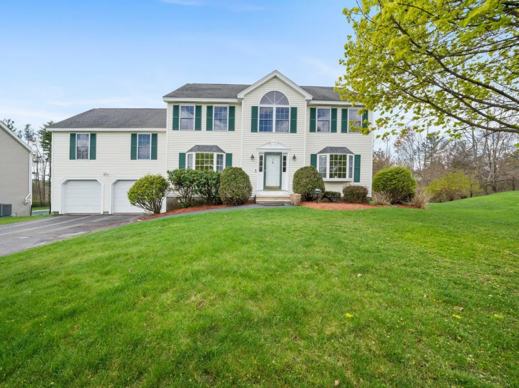 10 SWEET WILLIAMS CIRCLE, Nashua, NH