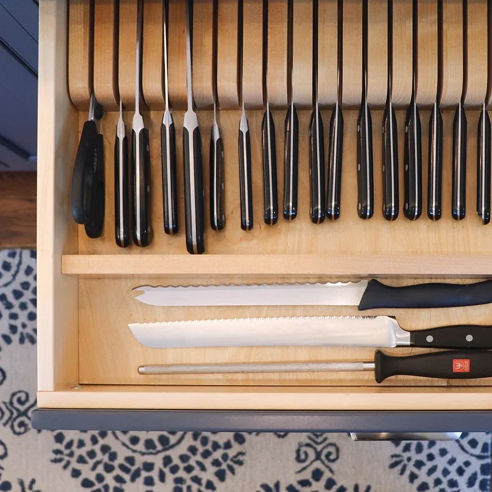Drawer with custom cutlery divider