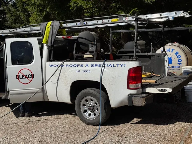 work photo from cleanmyroofllc.com