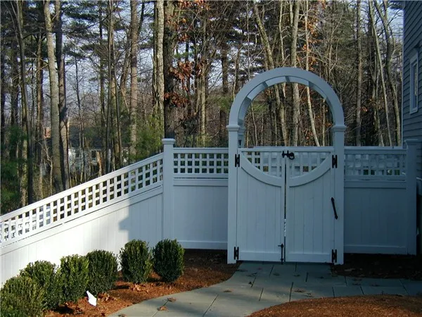 work photo from patriotfencecompany.com