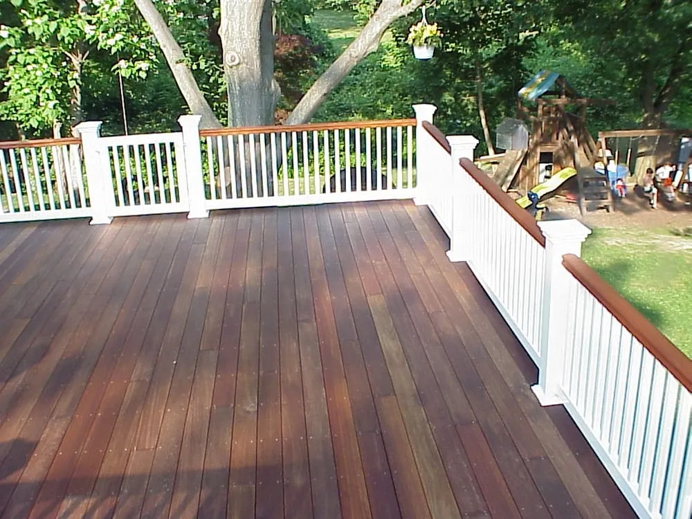 Mahogany deck with painted railing